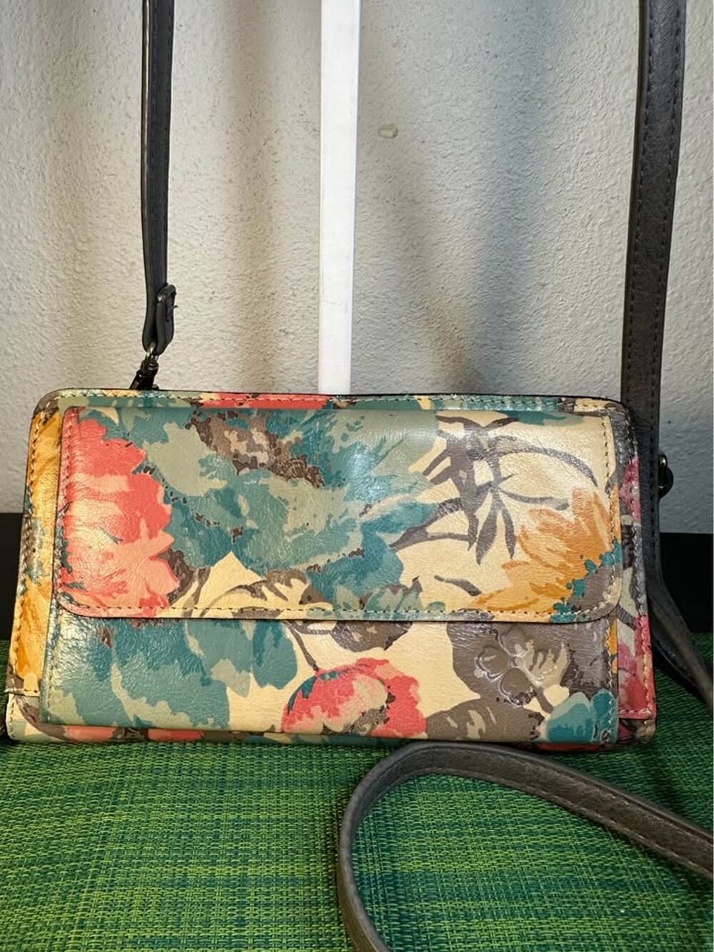 Patricia Nash Floral Leather Crossbody Wallet / Clutch